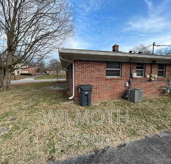 622 Brewer Pl — Photo 2