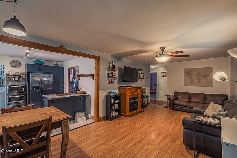 5th image of 237 Reidel Road