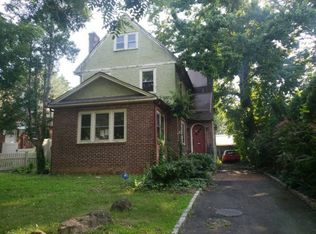 1 Harriet Ct, Sea Cliff, NY 11579