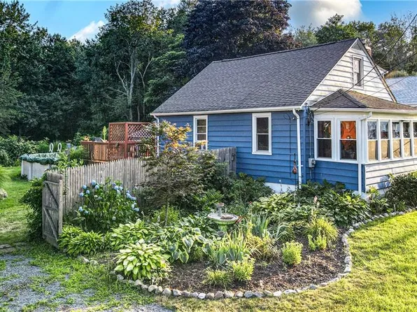 21 Williams St, North Smithfield, RI 02896