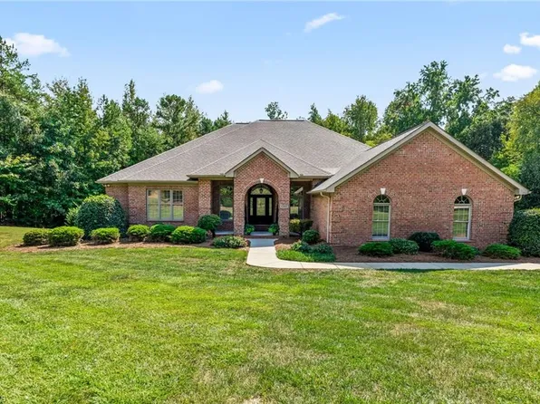 5995 Lacey Ct, Trinity, NC 27370