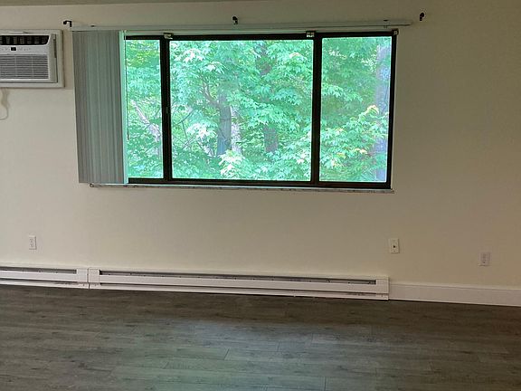 4th image of 1461 Hillcrest Ave #29