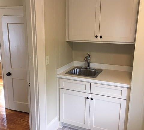 3rd image of 713 Beechwood St APT 3