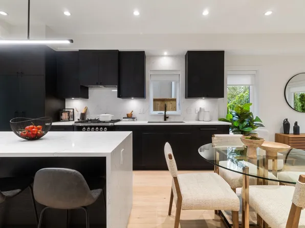 2541 Grant St #1, Vancouver, BC V5K 3G6