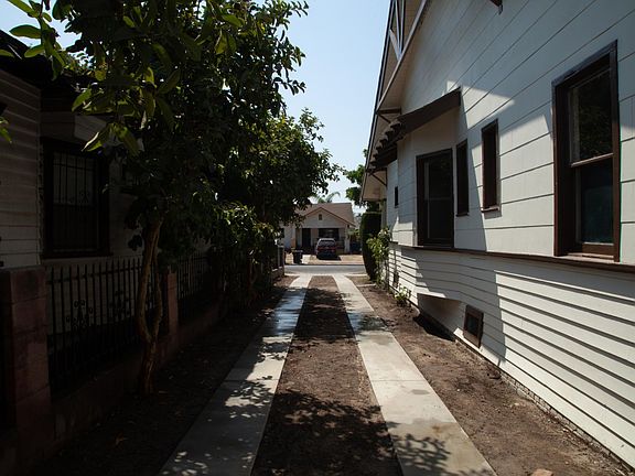 4th image of 1227 W 51st St