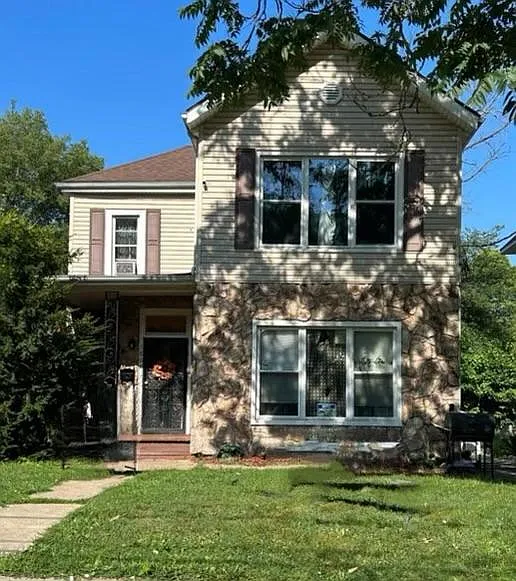 5 bed, 1752 sqft, $1,350 — Photo 2