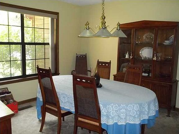3rd image of 1601 Millwoode Ln