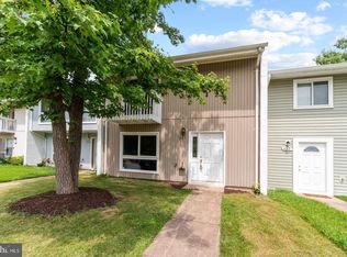 827 Sugarland Run Dr, Sterling, VA 20164