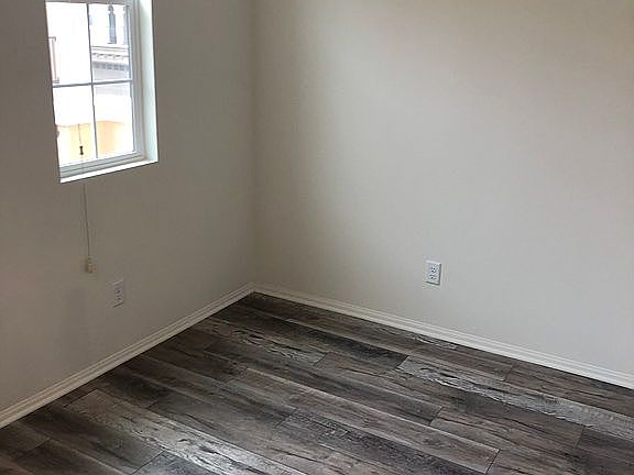 4th image of 5033 Manzano St