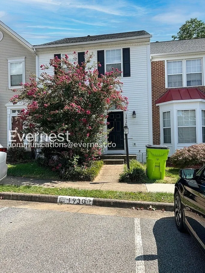2 bed, 2.5 bath, 2068 sqft, $2,700 — Photo 1