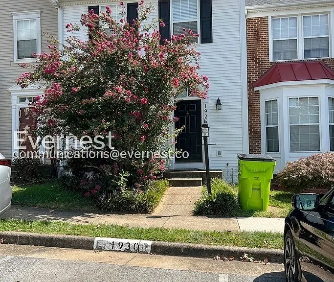 1926 Wicklow Ct — Photo 1