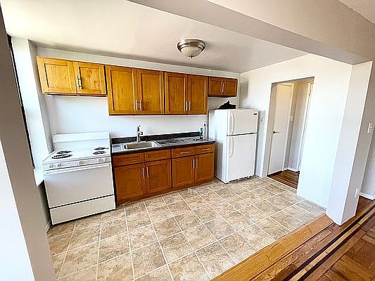 4th image of 585 E 21st St APT 6H