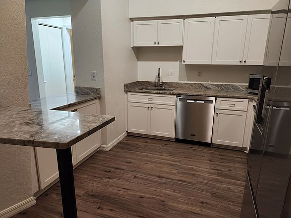 4th image of 2421 W Horatio St Unit 817