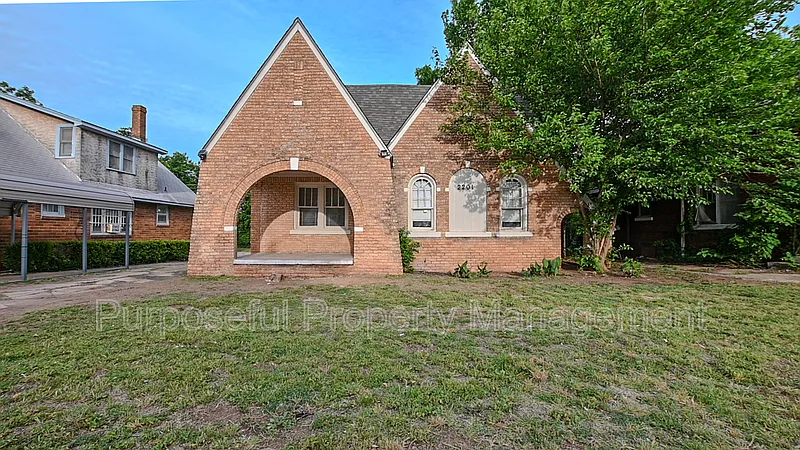 Building Photo - 2201 Glen Ellyn St