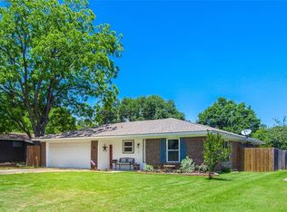 143 Hedgerow Ln, Lewisville, TX 75057