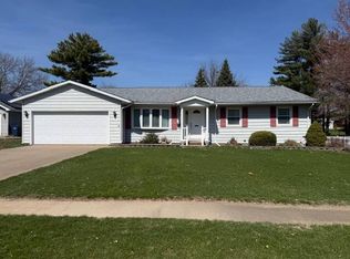 1030 E 2nd Ave, Monmouth, IL