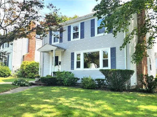12 Dartmouth Ave, Warwick, RI 02888