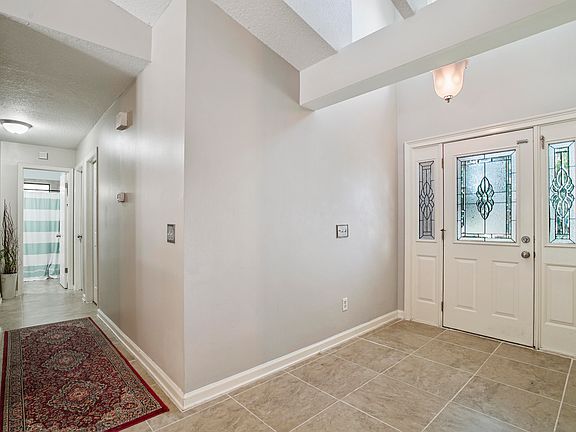 4th image of 2117 Indian Springs Dr