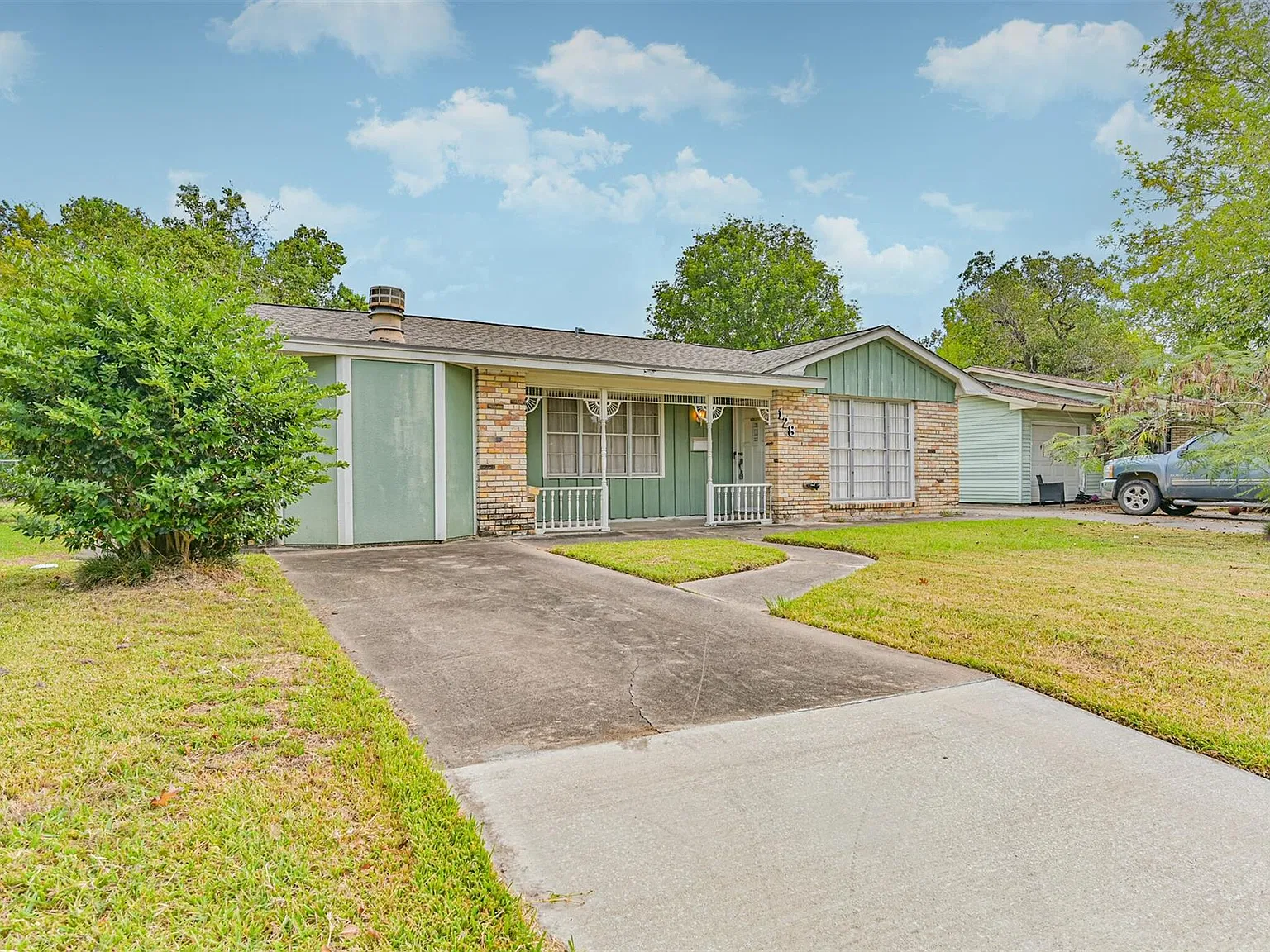 3 bed, 1.0 bath, 1602 sqft, $1,350 — Photo 2