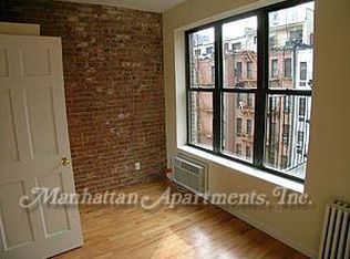 318 E 90th St, New York, NY 10128