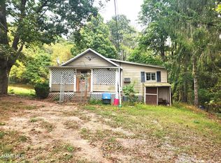 594 Mountain Chapel Rd, Breezewood, PA 15533