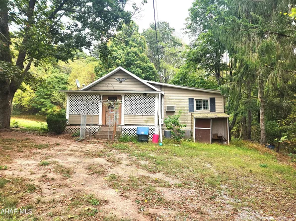 594 Mountain Chapel Rd, Breezewood, PA 15533