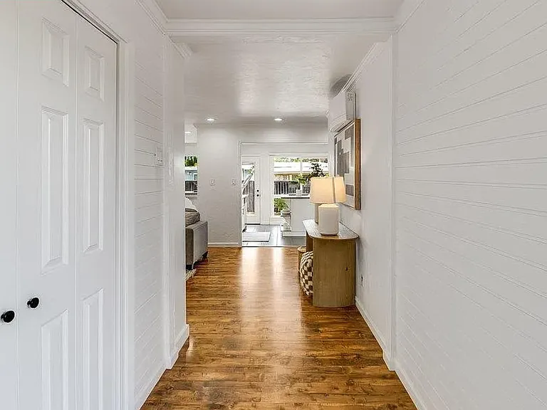 2725 Argyll Ave — Photo 2