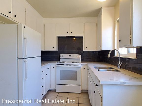 3rd image of 823 Hillsdale Ave #4