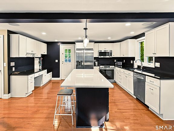 3rd image of 89 Janeway Drive