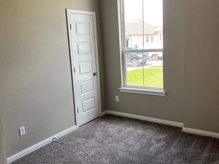 2209 Suzy Ct — Photo 9