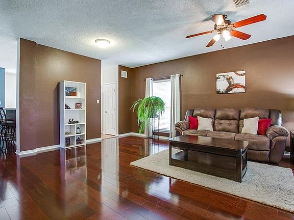 4th image of 4700 Bracken Dr