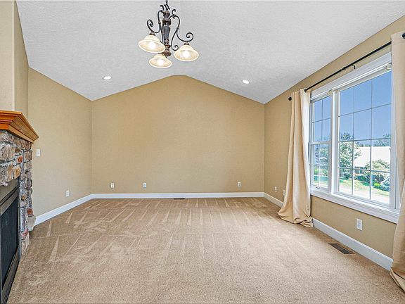 5th image of 3620 Everett Dr