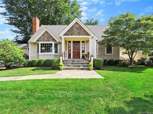 130 Sasco Hill Ter, Fairfield, CT 06824