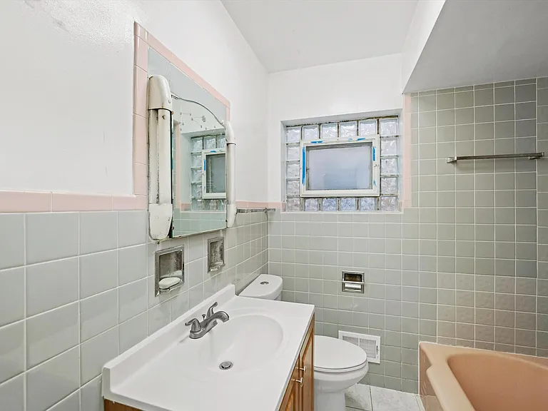 6158 N Hoyne Ave #1 — Photo 16