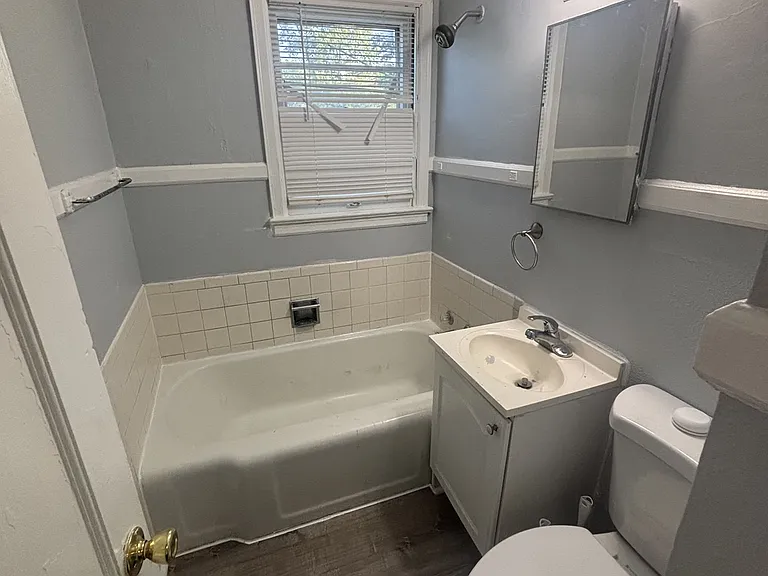 1729 E Looman St — Photo 3