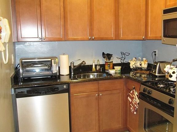4th image of 25 Franklin Ave APT 2G