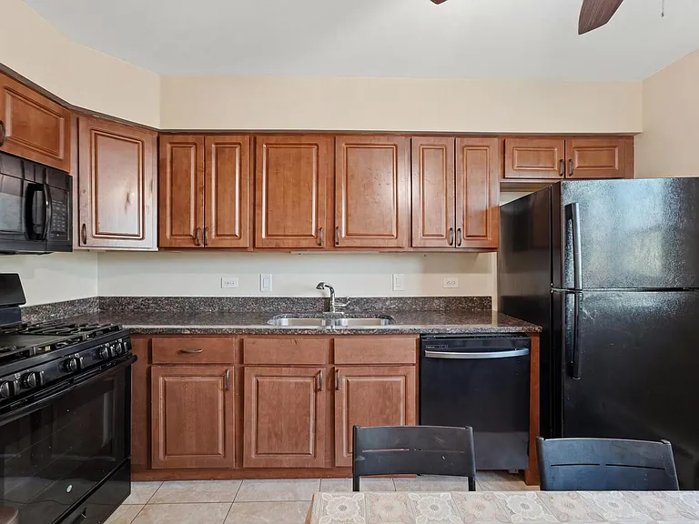 101 Boardwalk St #2W — Photo 6