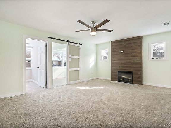 3rd image of 39 Spruce Ridge Dr