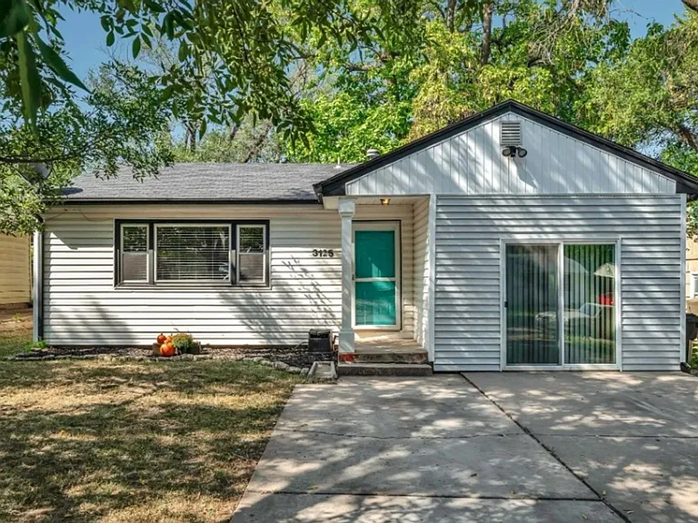 3125 SE Dupont St — Photo 1