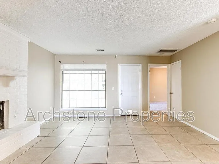 6605 Lyrewood Ln — Photo 24