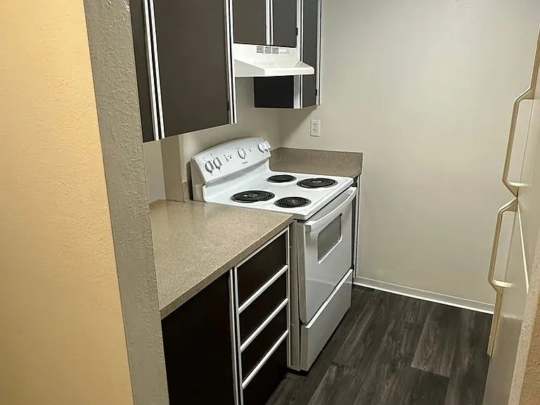 Westwood Apartments — Photo 4