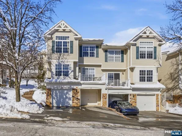 1108 Shadowlawn Dr #701, Green Brook, NJ 08812