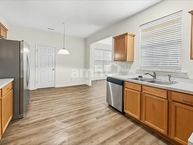 2714 Dandelion Dr — Photo 4