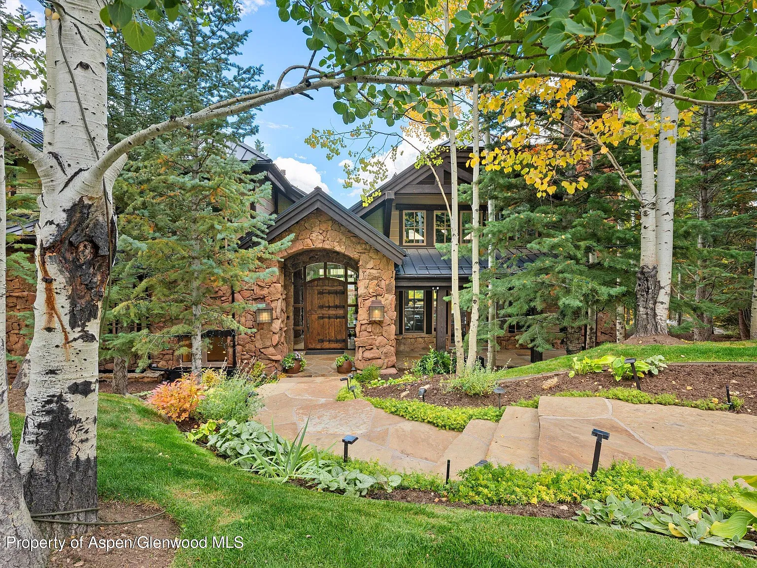 6 bed, 6.5 bath, 8907 sqft, $135,000 — Photo 2