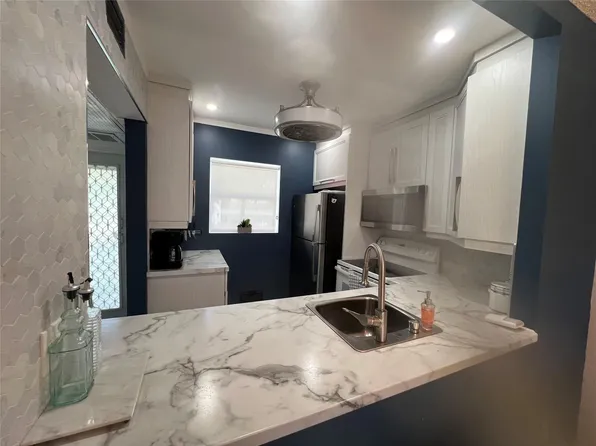 3505 NW 48th Avenue #507, Lauderdale Lakes, FL 33319