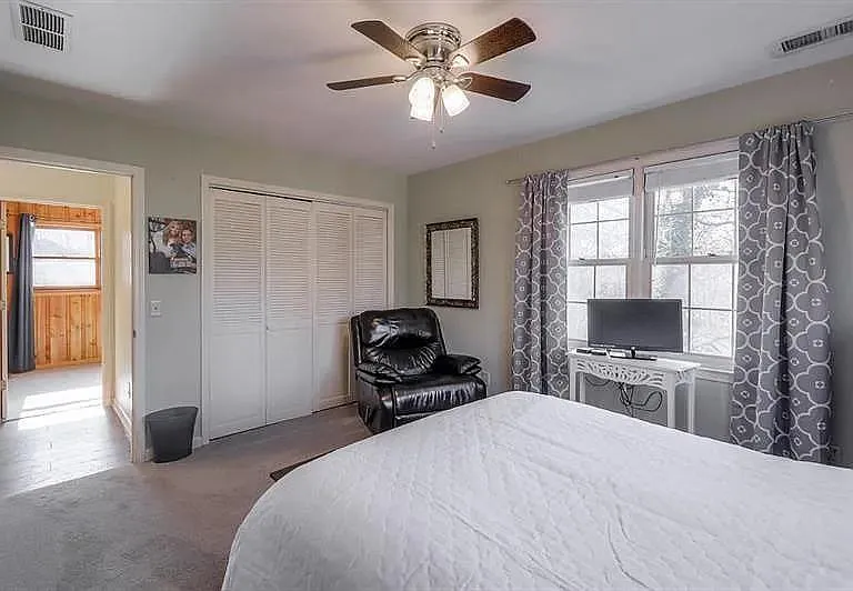 555 Greenland Rd — Photo 28