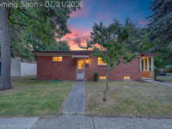 3220 Sylvan Dr, Royal Oak, MI 48073