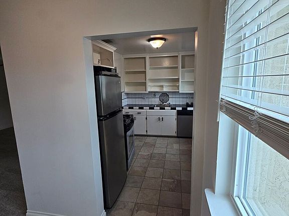 5th image of 5127 Voltaire St