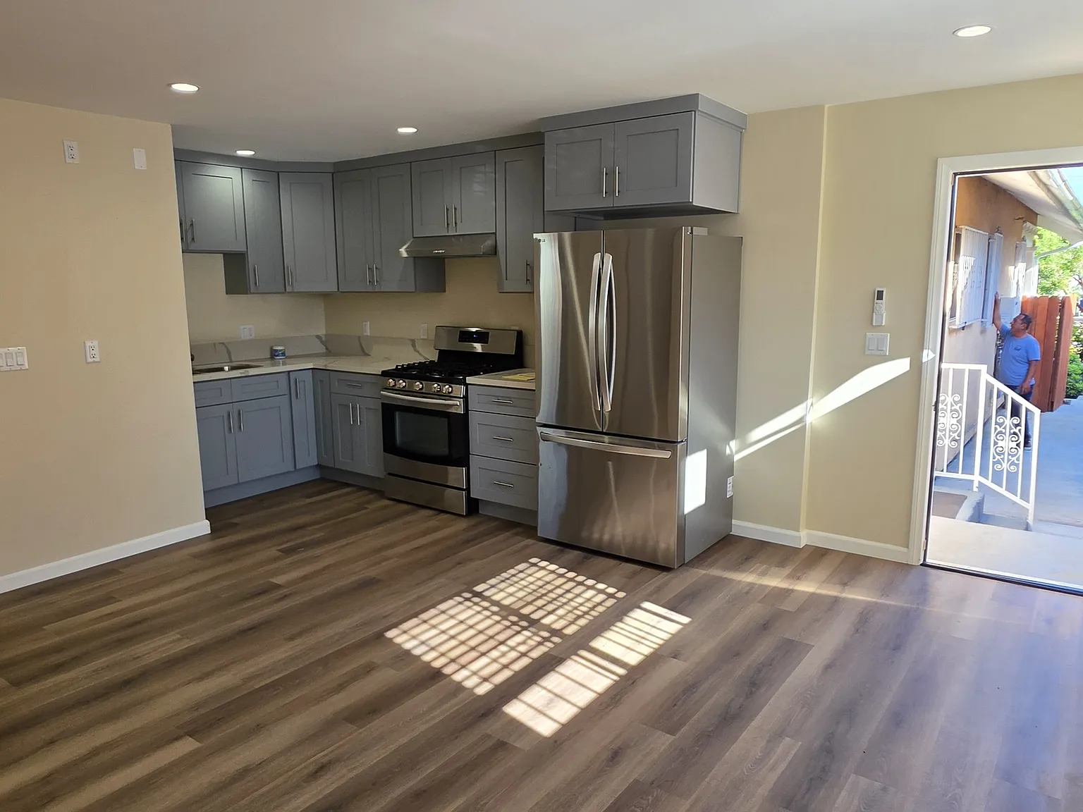 2 bed, 768 sqft, $2,700 — Photo 4