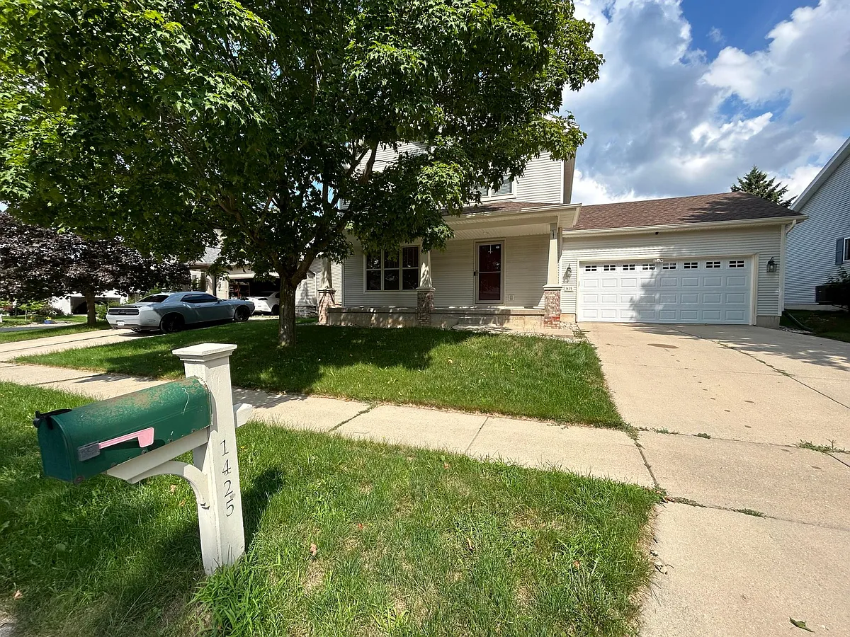Building Photo - 1425 Bellflower Ln
